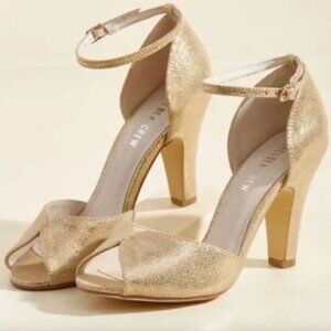 Chelsea Crew Lola heels in gold, size 40